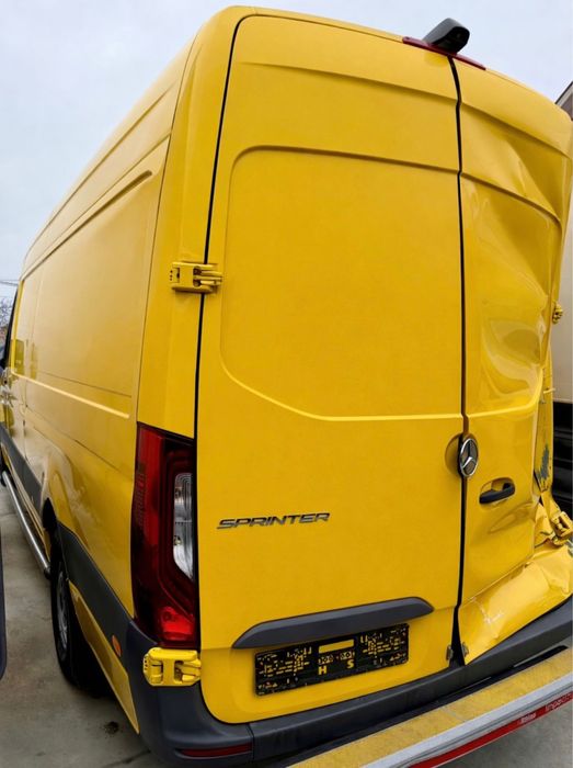 Dezmembrez Mercedes Sprinter 907 an 2020 motor 2.2 Volan stanga avaria
