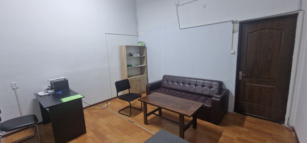Ofis uchun hona ijaraga beriladi barcha jihozlari bilan