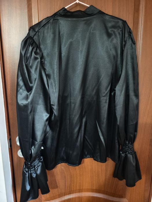 Блузка атласная новая