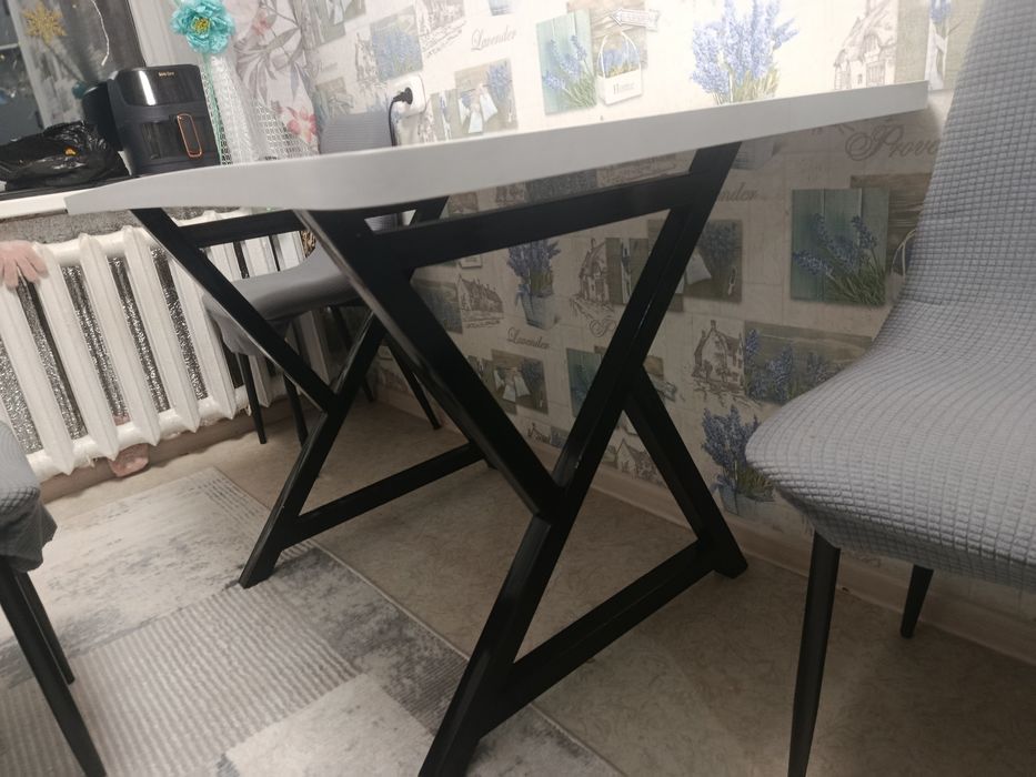 Продам кухонный стол