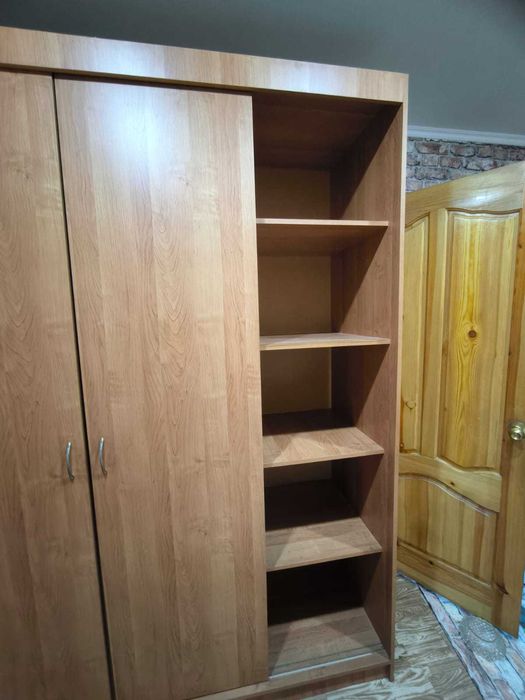 Продам большой шкаф