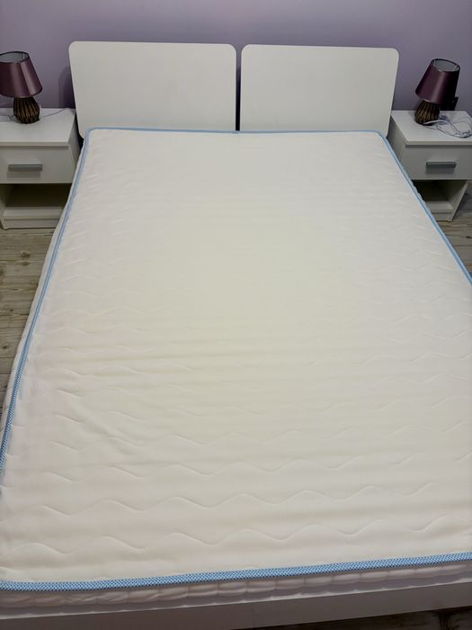 Легло с двулицев матрак, подматрачна рамка+2 нощни шкафчета (140/190)