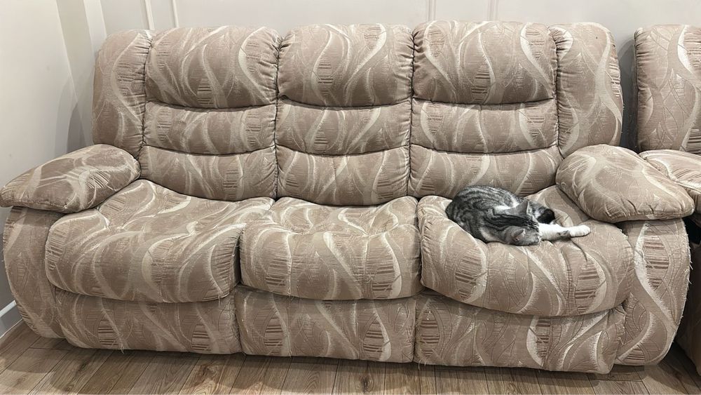 Диван на продажу в отличном состоянии б/у