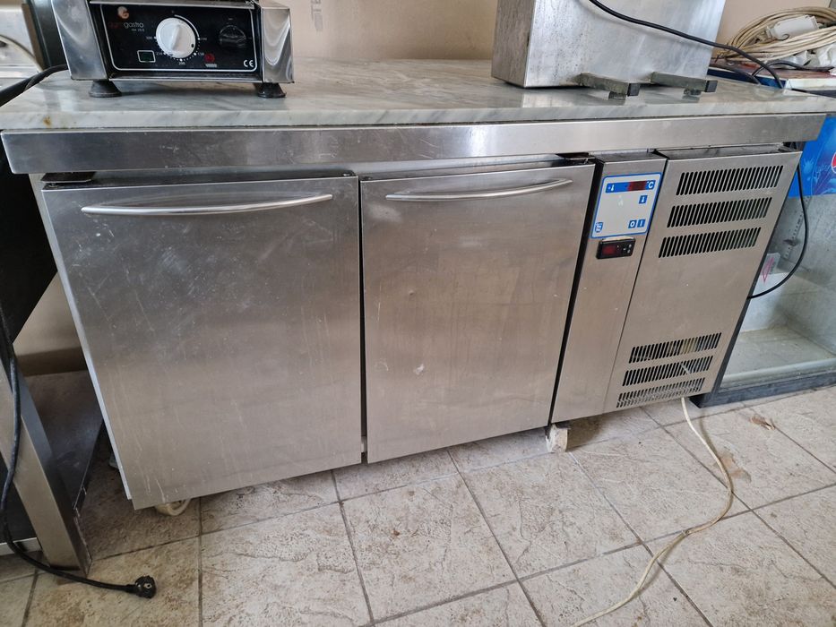 Vitrina vin 3 zone , frigider dublu inox, hota cu filtre, congelator,