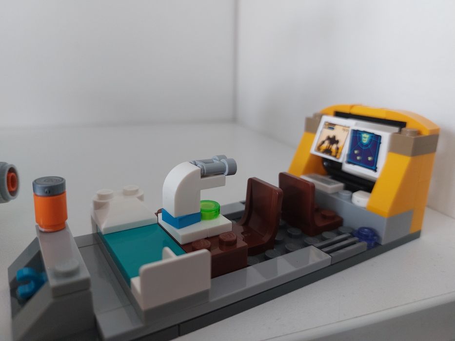 Продам лего Hidden side  автобус .