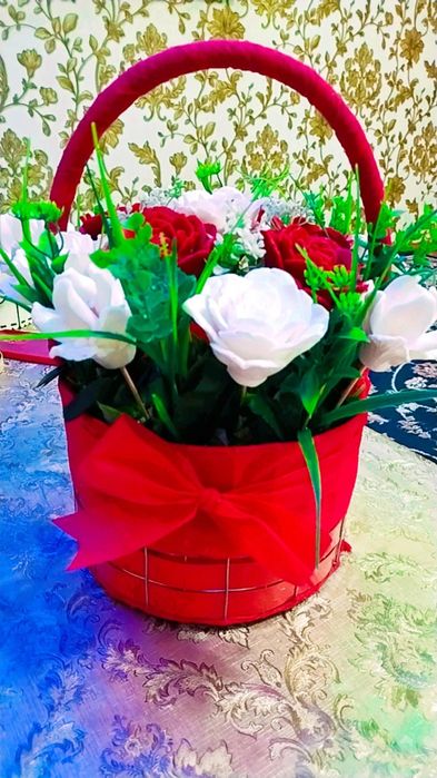 Sovundan tayyorlangan hush boʻy hidli atrgullar.