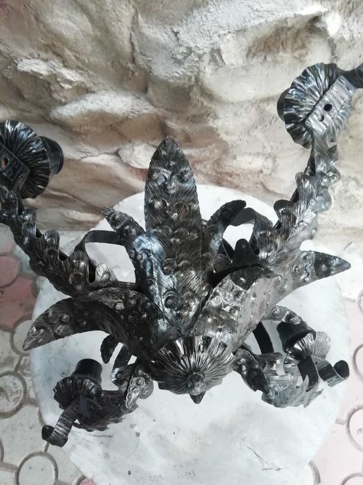 Стар кован полилей