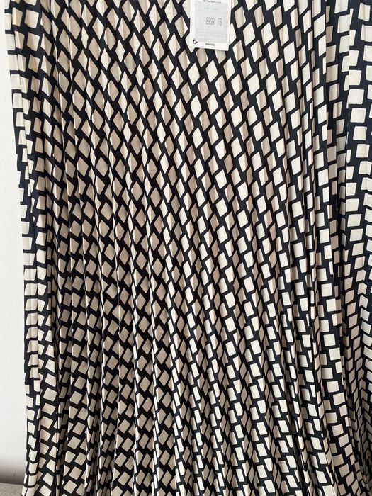 Дамска плисирана пола  Mango . Нова