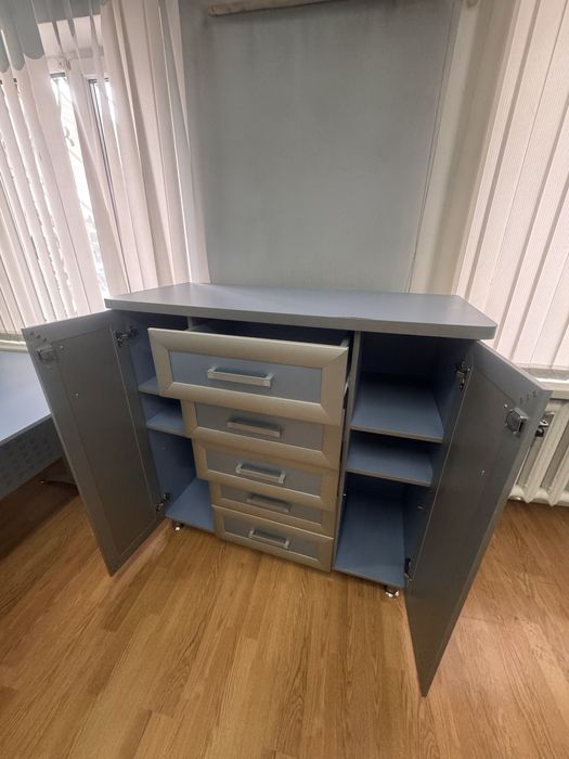 Офисные столы, кресла, шкафы, комоды