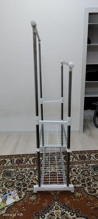 Вешалка стойка белая