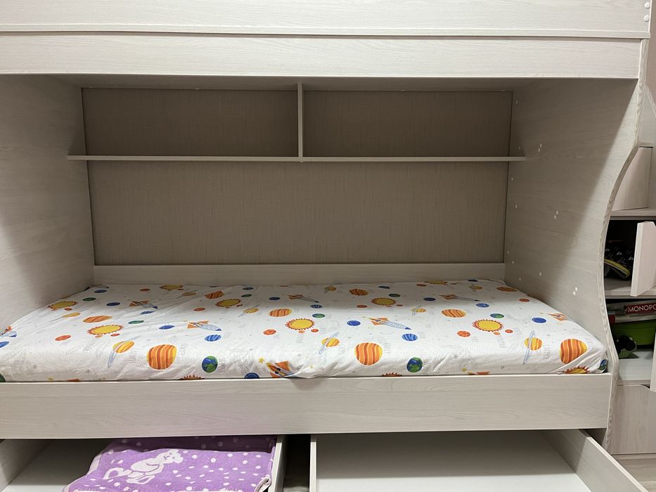 Двухъярусная кровать