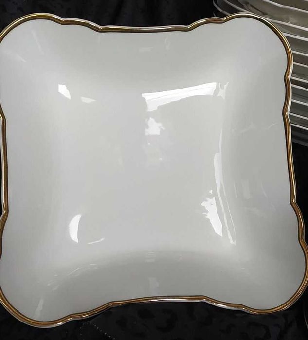 Луксозен сервиз за храна произведен от фабриката порцелан K&A Бавария