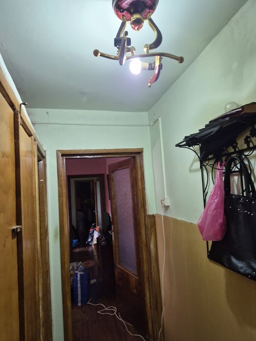 Vand apartament cu 3 camere Buzias
