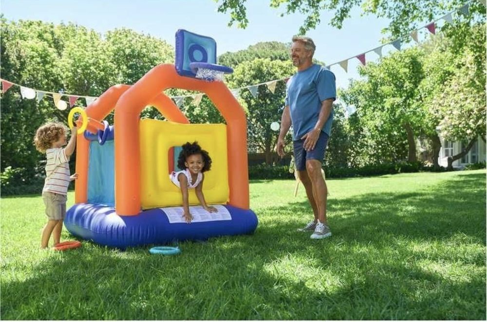 Надуваем батут за игра