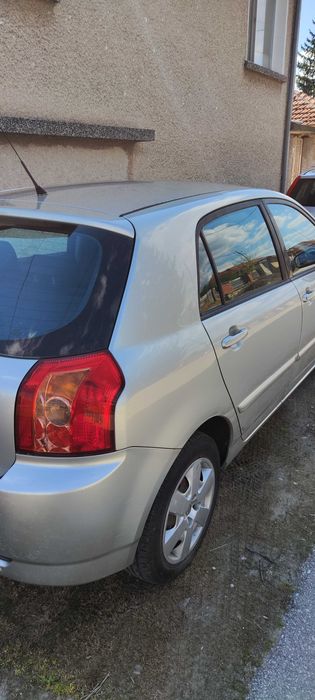 Продавам Тойота Корола