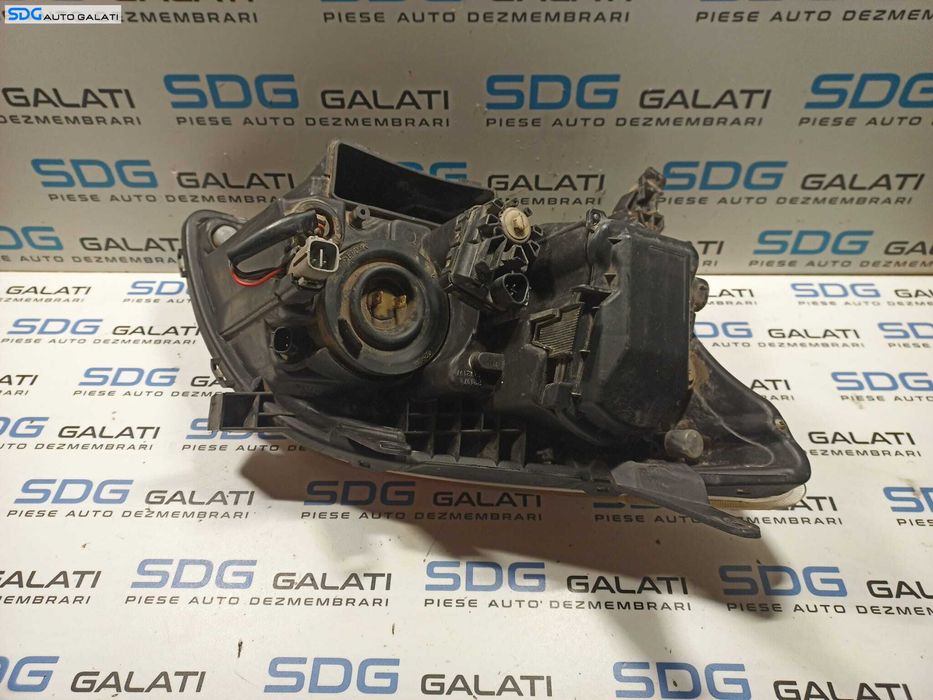 Far Stanga Halogen cu Lupa EUROPA Toyota Avenis T25 T250 2003 - 2009 [L0746]