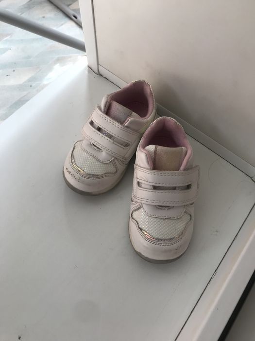 Продам кроссовки для малышей