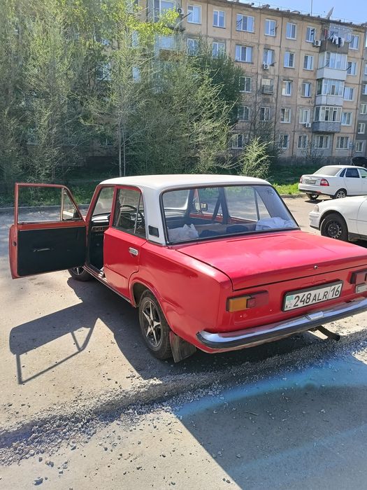 Автомобиль ваз 21011