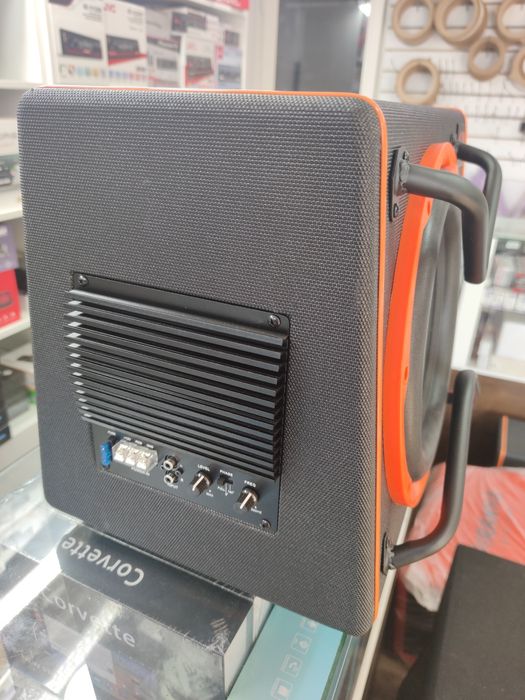 Шынайы емес үлкен кеуделер туралы бейне