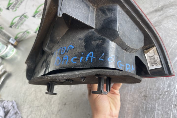 Lampa / Tripla stop dreapta pe aripa 8200211019 Dacia Logan prima gen