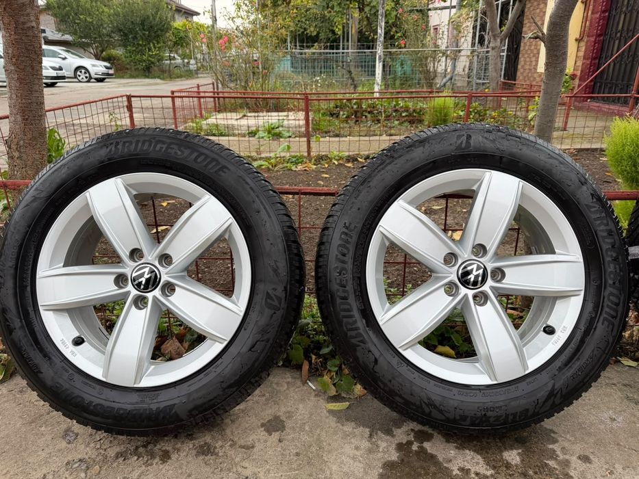 Vând Jante  Volkswagen Tiguan cu Anvelope 215/65/17 DOT 2023