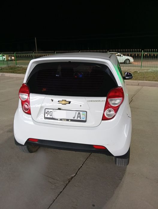 Спарк 2011-й, пол люкс, метан