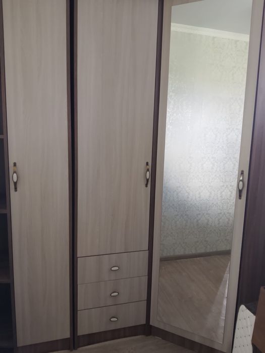 Продам шкаф угловой