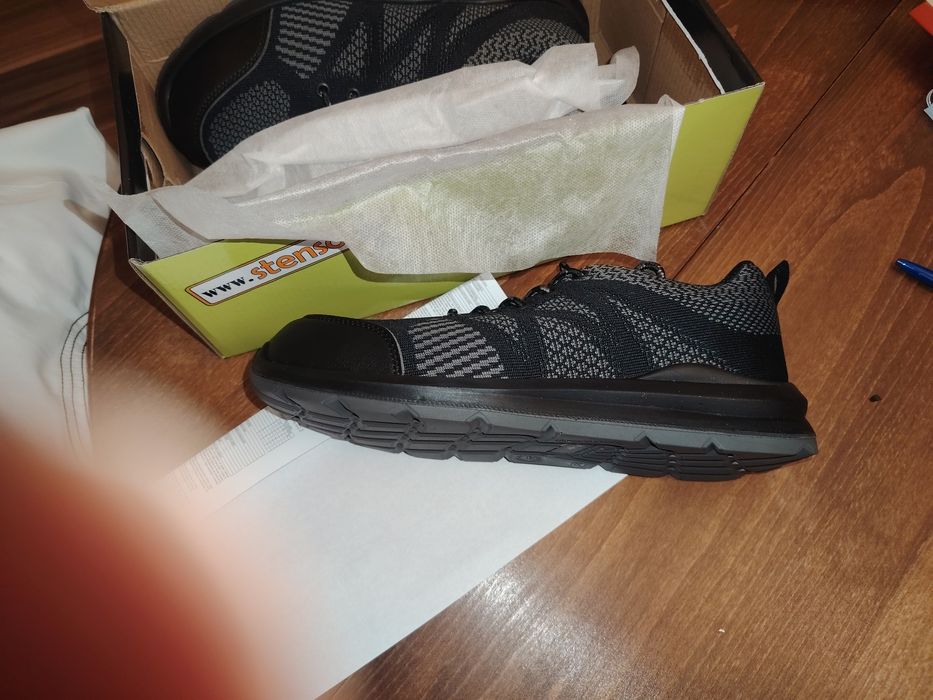 Работни обувки с метално бомбе