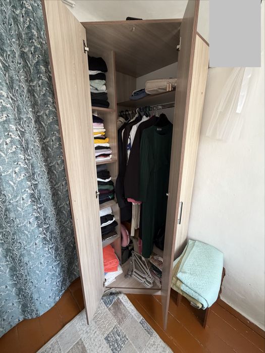 Продам угловой шкаф