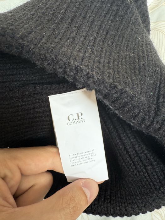 C.P company чисто нова шапка