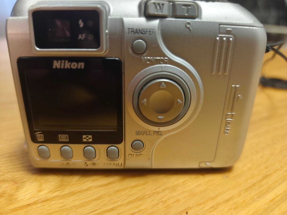 Ретро дигитален фотоапарат Nikon Coolpix 4300