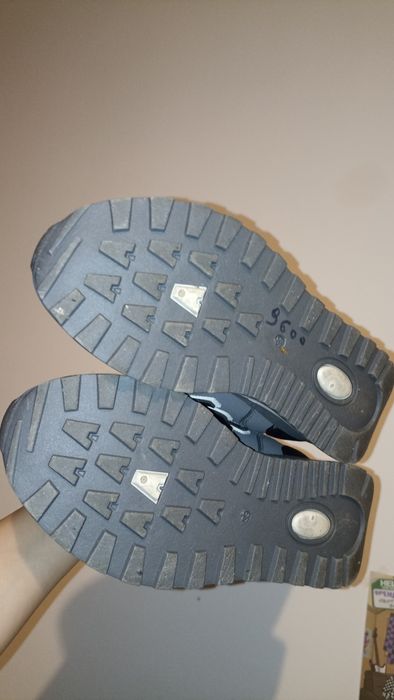 Продам зимние кроссовки 39 размера