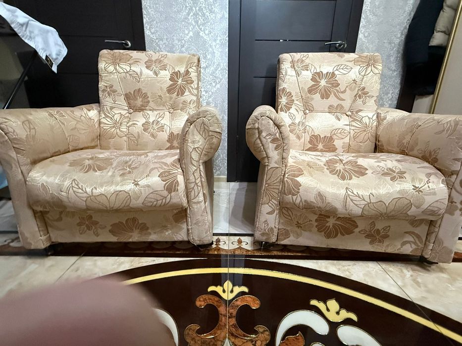 Диван и два кресла