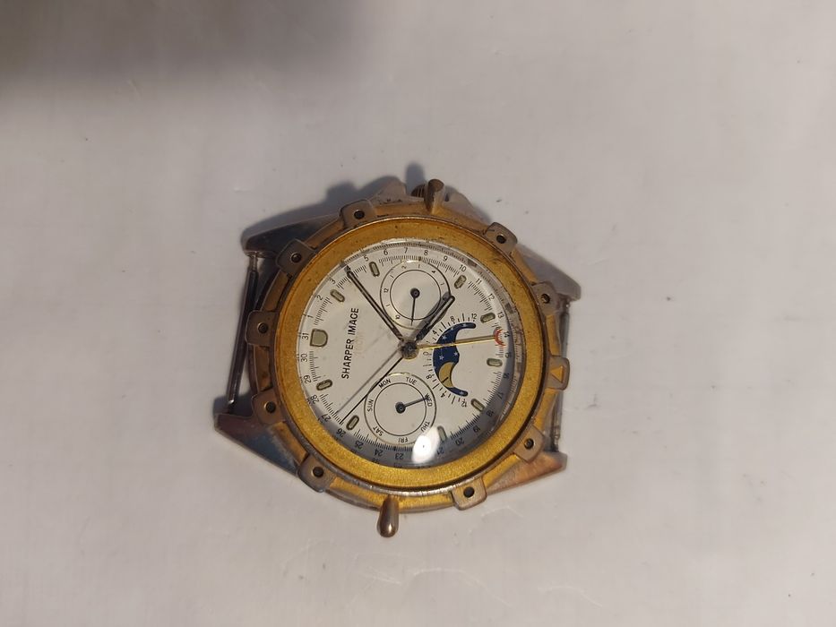 Часы мужские кварцевые.