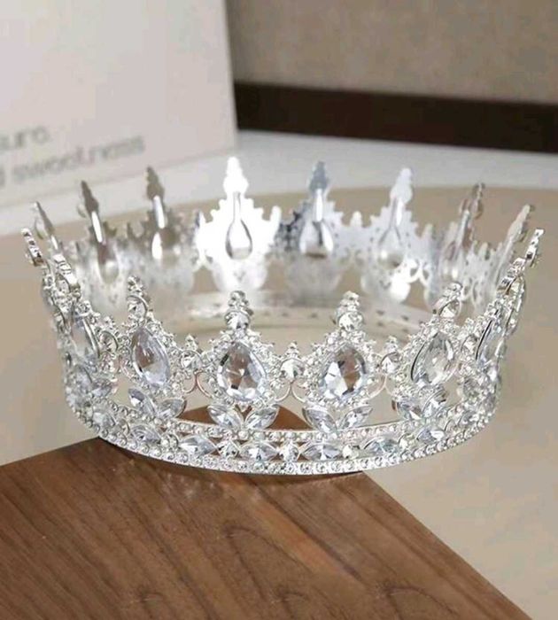 Красива кристална корона