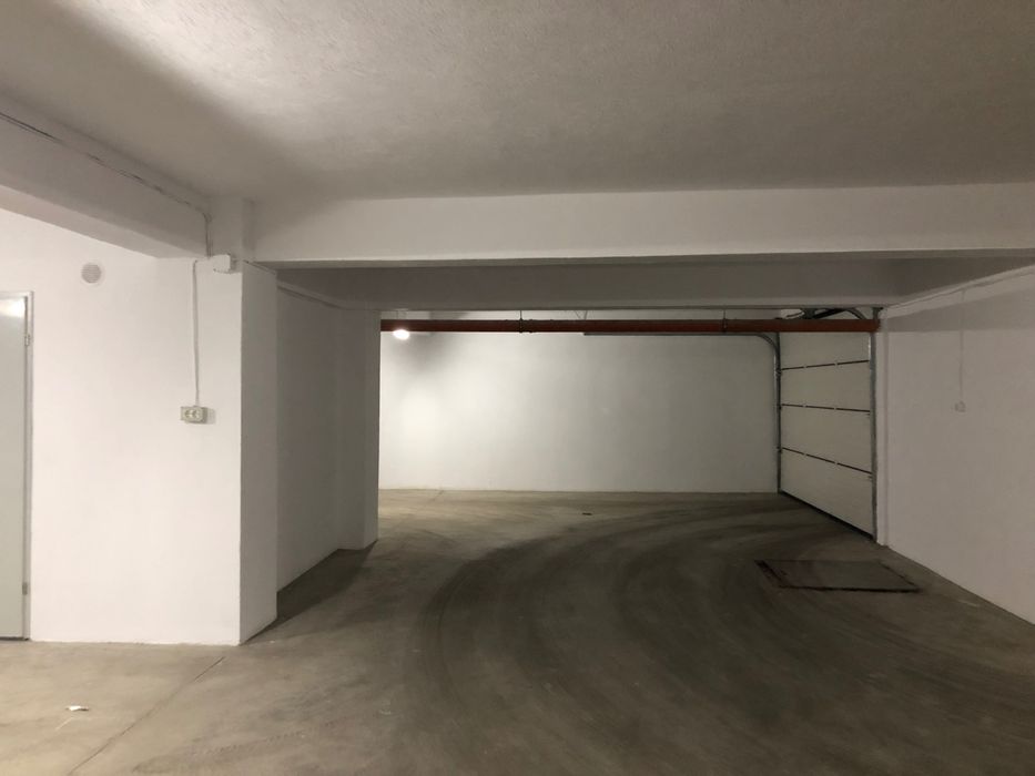 Închiriez loc parcare