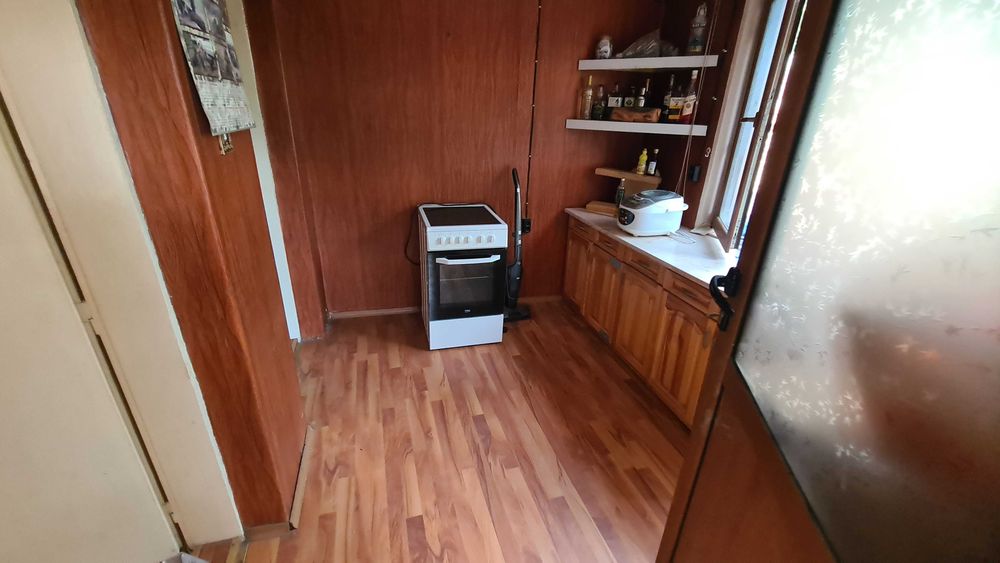 1741-Продават се две къщи с два гаража в един двор в кв. "Бели Лом"