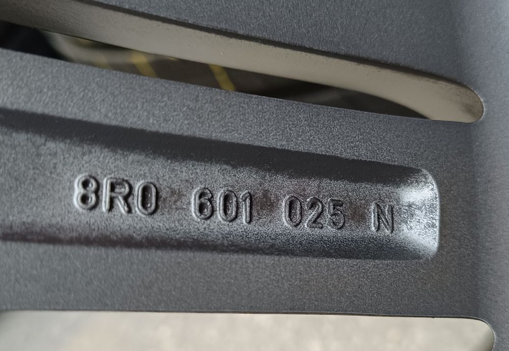 Оригинални джанти с гуми летни 20 цола Audi Q5 SQ5
