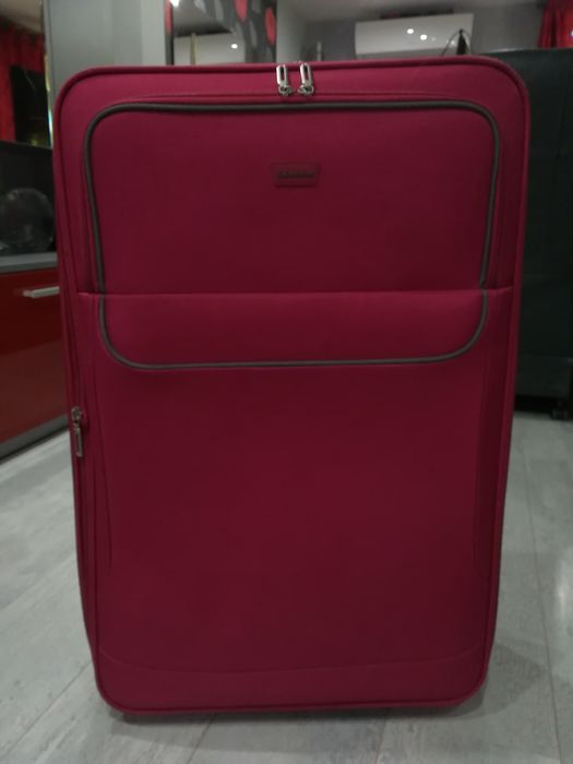 Куфар с колелца и телескопична дръжка