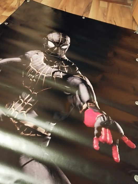 Винил за украси на черния спайдърмен.