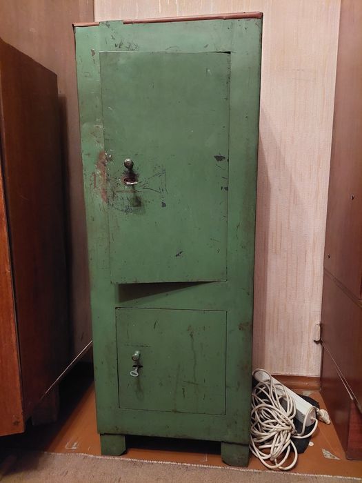 Сейф металлический