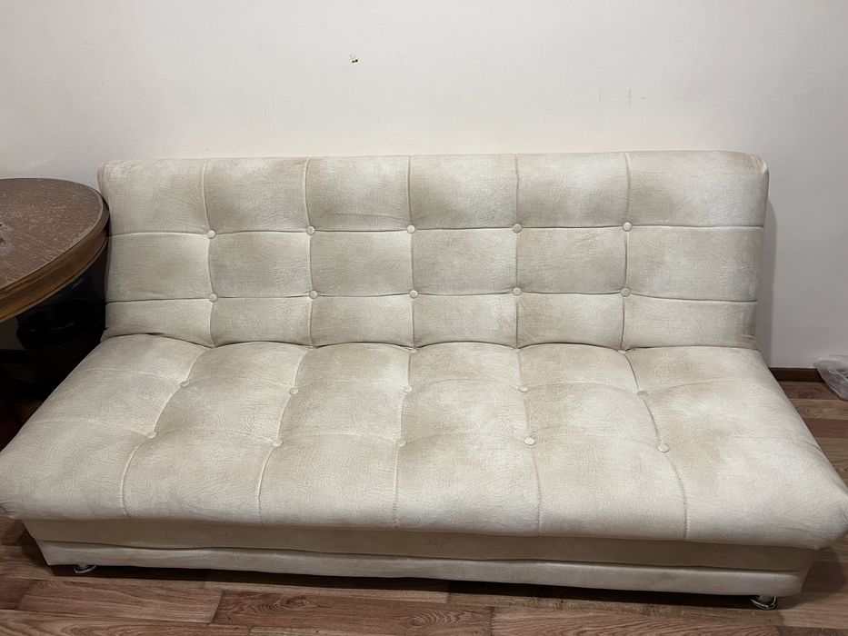 Диван бежевый , раскладной