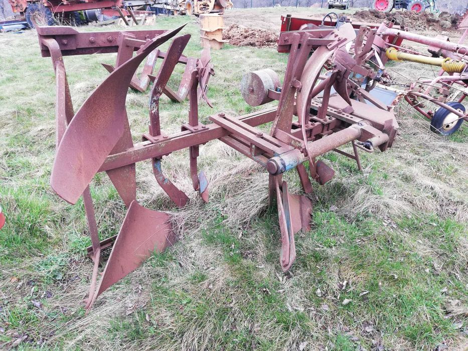 Sapă reversibilă cu 2 brazde