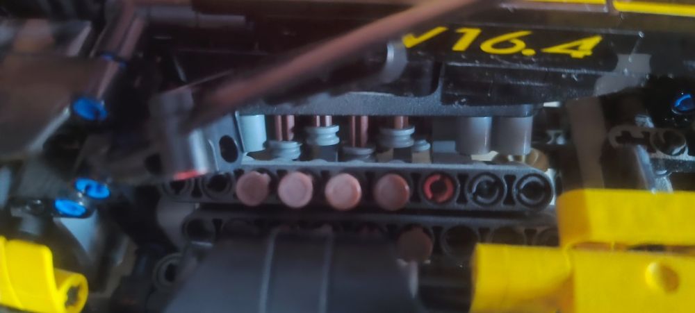 Лего техник машинка Бугатти из Германии