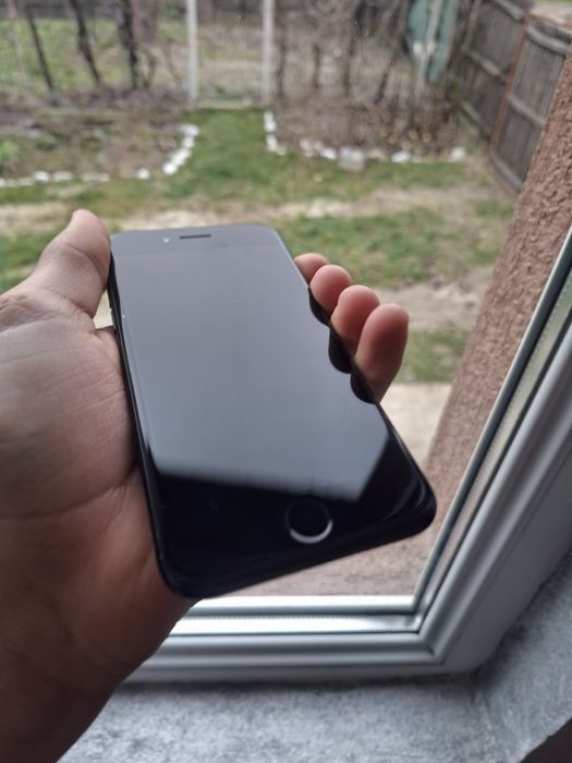 Vând Iphone SE 2020 perfect funcțional fără niciun defect