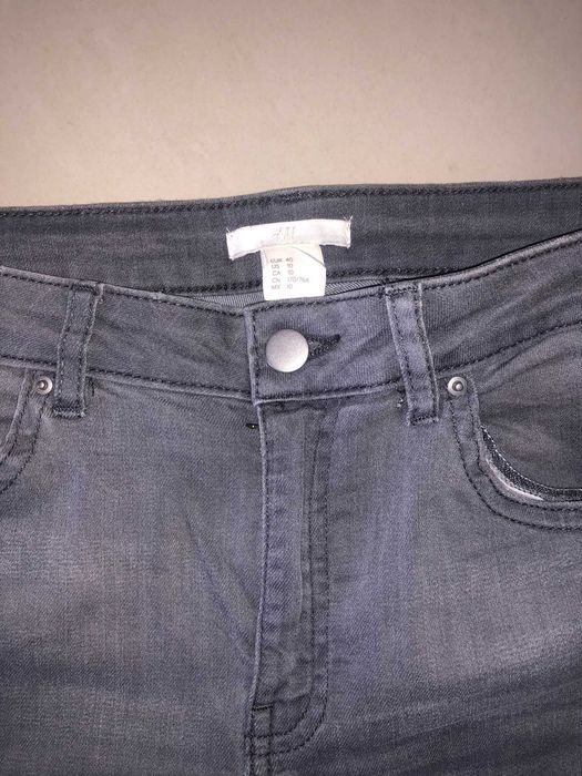 Jeans H&M, material elastic, mar. 40, purtati o singura data