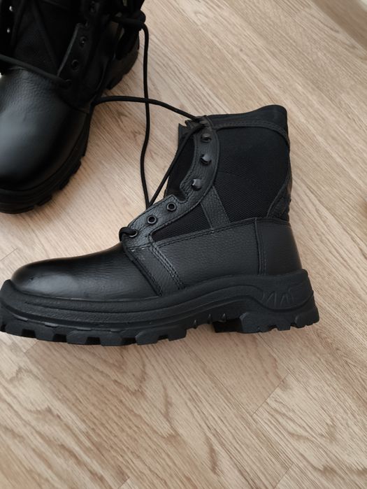 Берцы черного цвета 43 размер