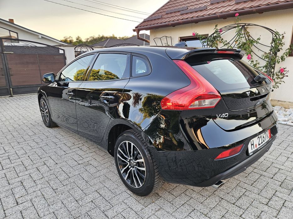 Volvo V40 - Momentum -2.0 D4 190 Cp Automat / EURO6 / LED / Memorii / Întreținere VOLVO.