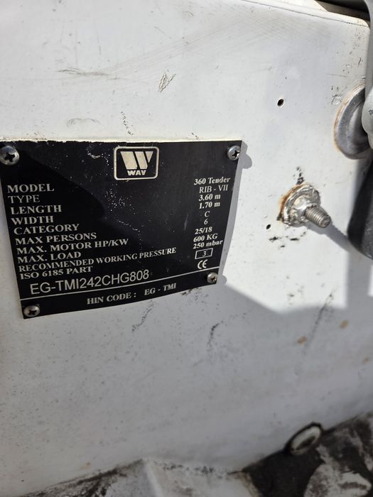 Продава се лодка RIB 360 Tender