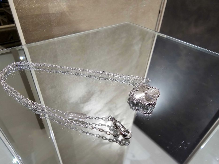 Van Cleef & Arpels VCA Silver Alhambra 1 Motif Clover Дамско Колие